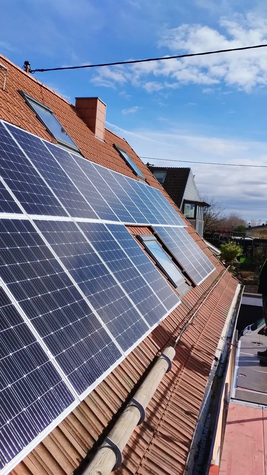 Wohnhaus mit Photovoltaikanlage auf dem Dach