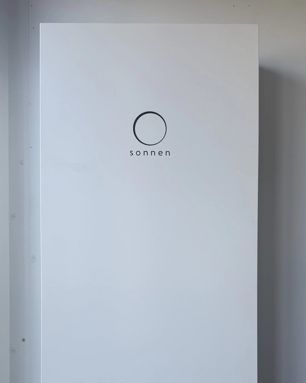 sonnenBatterie im Showroom von Bavaria Automation